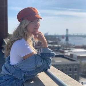 Meet your Posher, Abby